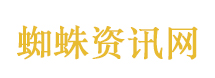 女子穿着带有巨大吊牌旗袍街头拍照